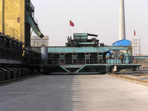 Coke pusher in coking plant